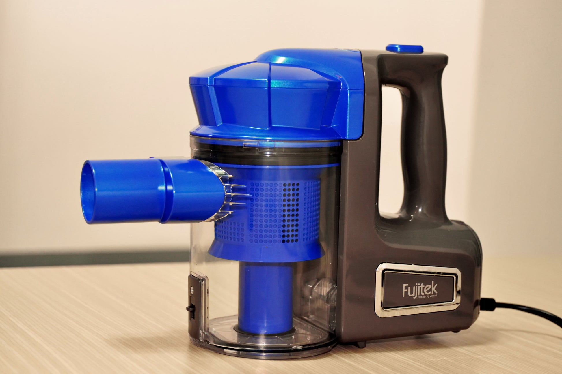 Wireless handheld vacuum cleaner fallback image. Photo: Mk2010, CC BY-SA 4.0 via Wikimedia Commons.